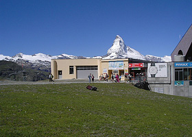 Baustelle in Zermatt-Blauherd 2500 m ü. M. nach der Begrünung.